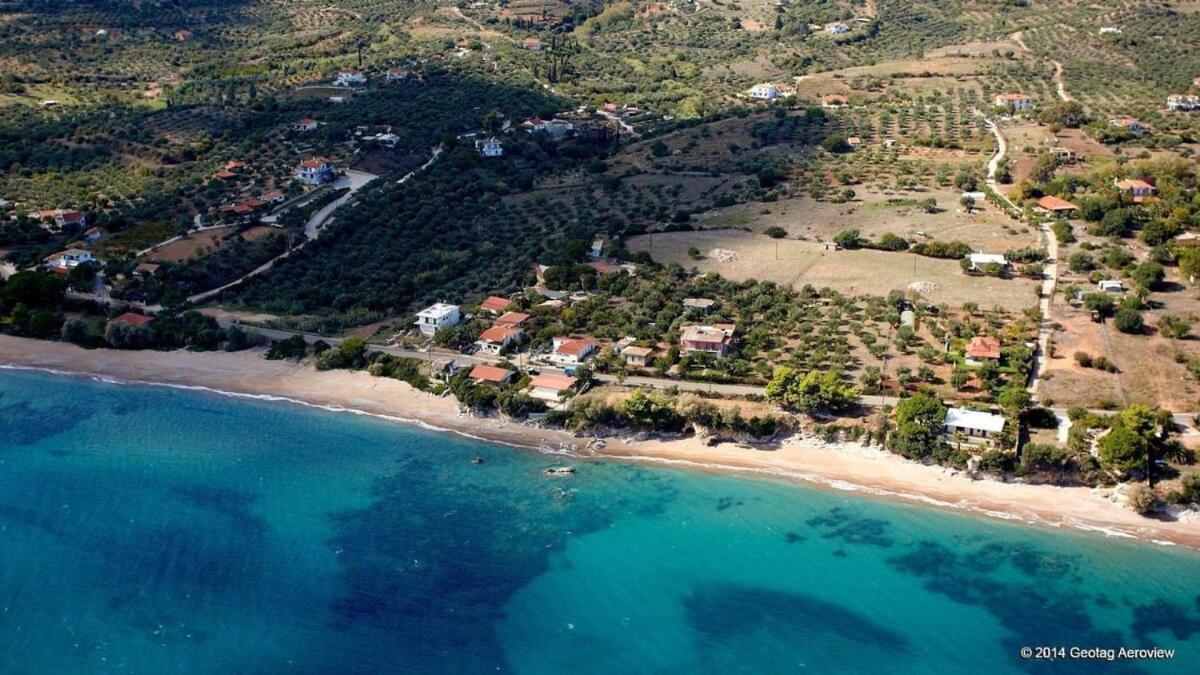 Villa Armonia - Beachfront Majestic Retreat Petalídhion Eksteriør bilde