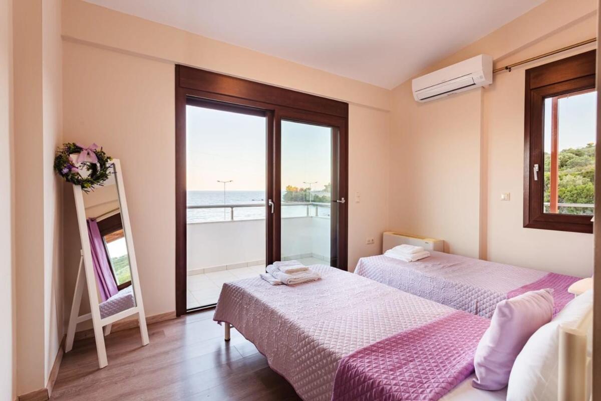Villa Armonia - Beachfront Majestic Retreat Petalídhion Eksteriør bilde