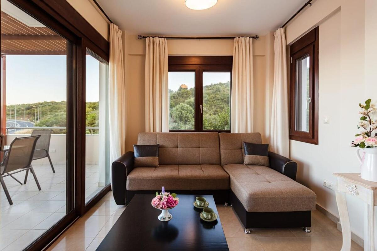 Villa Armonia - Beachfront Majestic Retreat Petalídhion Eksteriør bilde